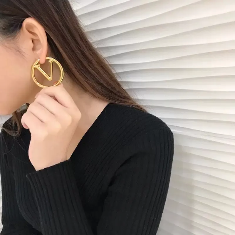 Luxury Designer Womens Hoops Earring Big Circle Hoop Gold Stud Earring 4cm Letter V Studs Fashion Fashion Jewelry Earrings 2303204BF