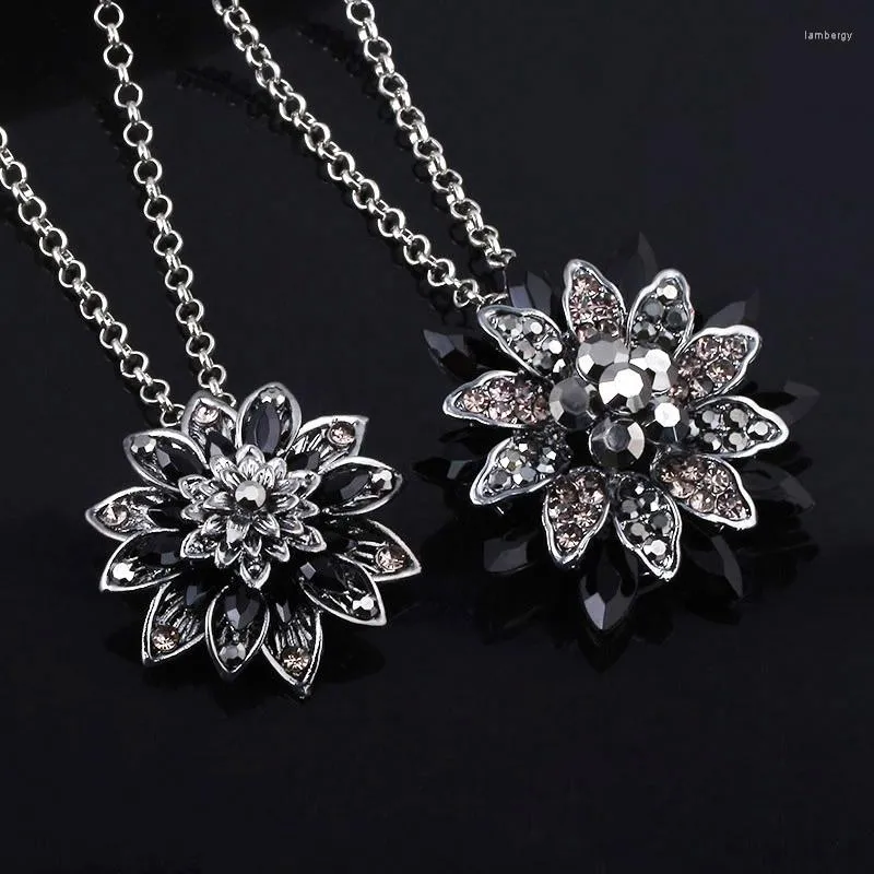 The black deals dahlia necklace