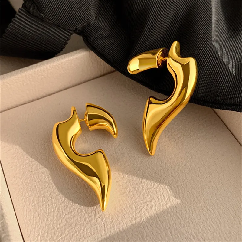 Stud Stud Boucles d'oreilles géométriques en métal CE français pour femmes, tempérament Unique, conception de Niche avancée, nouveaux accessoires de bijoux en or QRL0