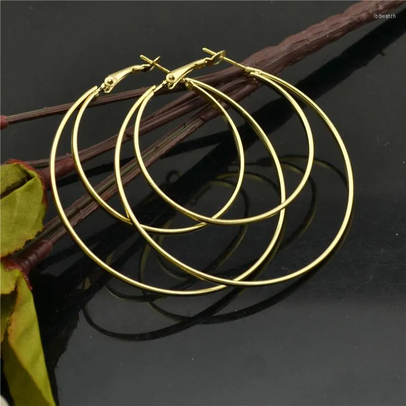 Boucles d'oreilles cerceau pour femmes grand cercle forme de croissant Simple décontracté mode bijoux accessoires en gros 2023 jeunes dames