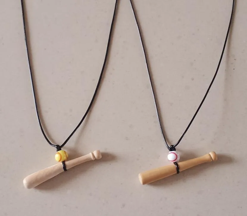 ソフトボールネックレスと野球のキーチェーン：チタンメタルネックレス