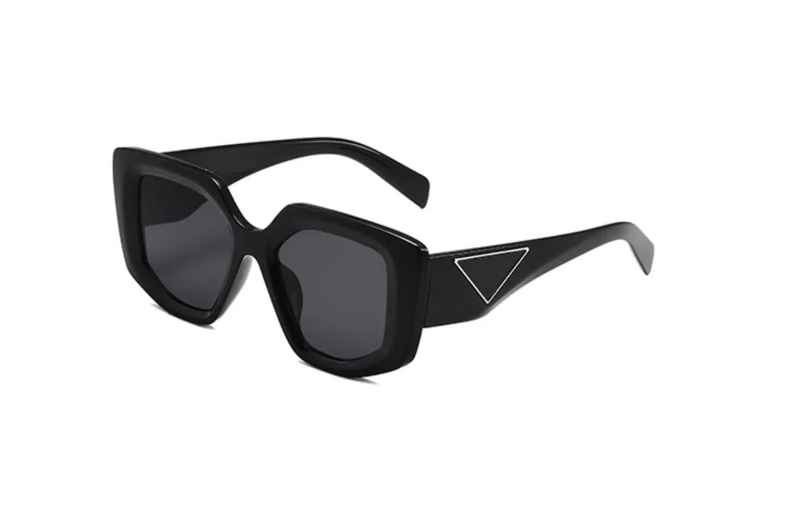 Lunettes de soleil designer Classic Eyeglass Goggle Outdoor Beach Sun Sunes For Man Woman Mix Couleur en option Signature triangulaire en option