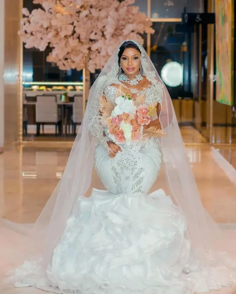 2023 العربية Aso Ebi White Mermaid Wedding Dresses with Train Train Train Crystals Online Online Online Dressy Sleeve Bridal