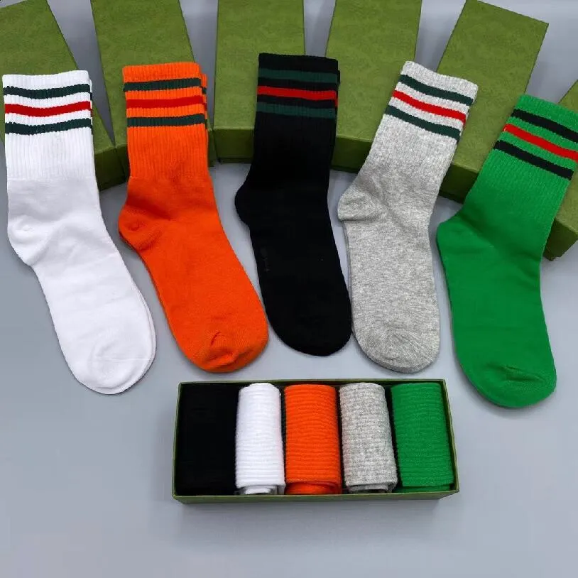 Designer Italien 100% bomullsstrumpor för män lyxiga G -bokstäver broderi Brratble Sock Man med presentförpackning