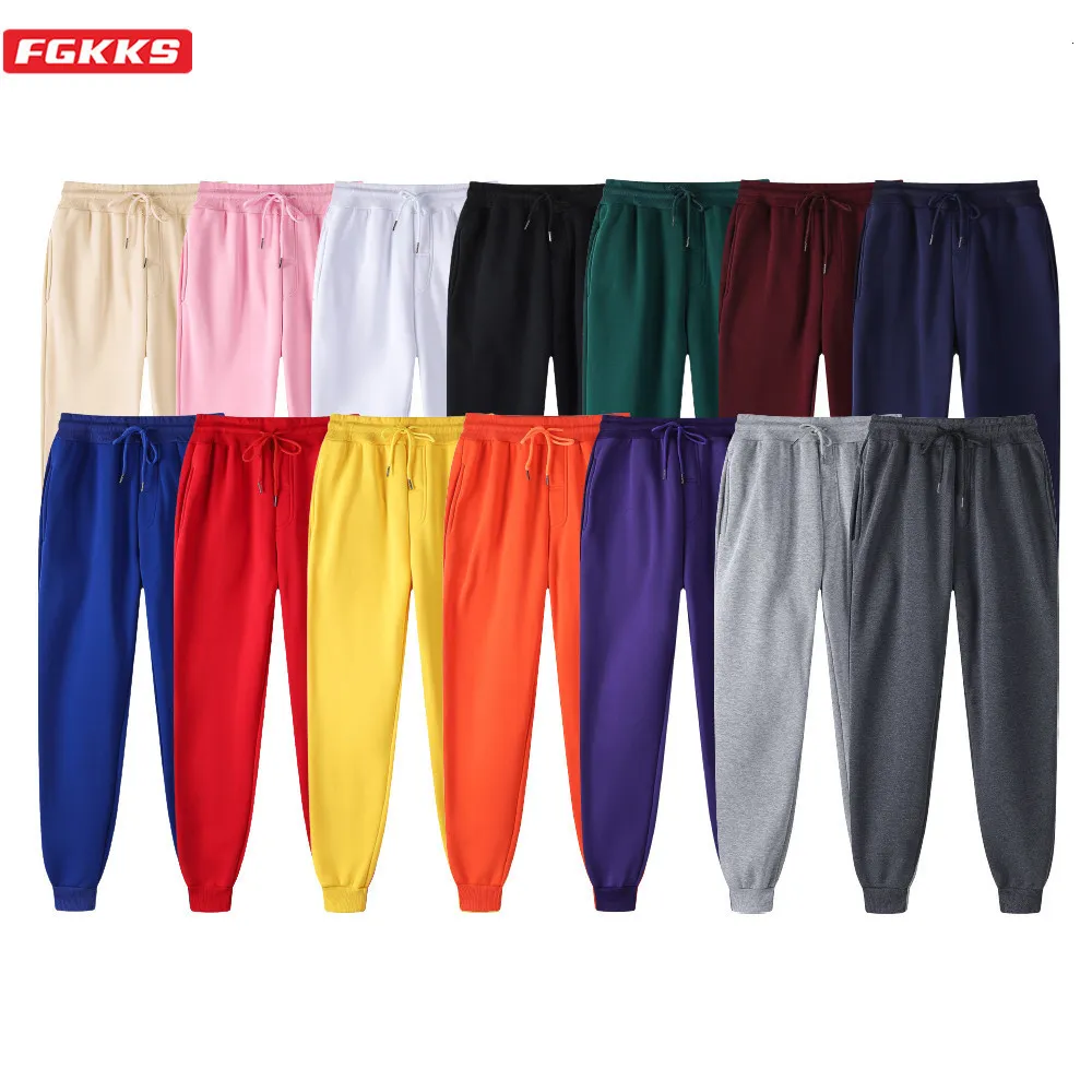 Pantaloni da uomo FGKKS marchio di moda pantaloni sportivi di colore solido uomo semplice fitness pantaloni da uomo selvaggi pantaloni casual Harajuku uomo 230321