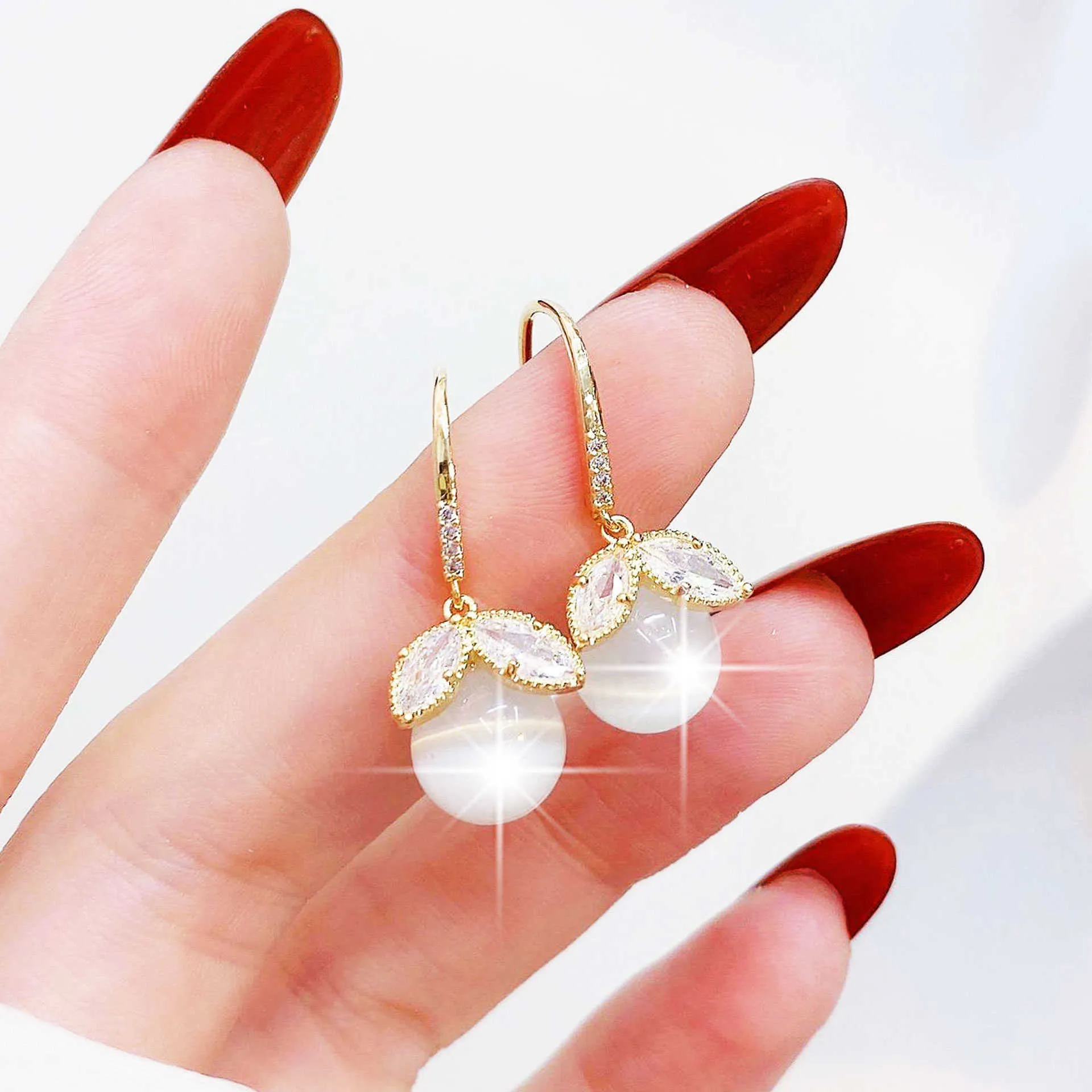 Charm Micro Inlaid Temperament Zircon Fish Tail 14K Plated Gold Plating Luxury Earrings Round CZ Shine Glamour Accessories SMYCEM G230320