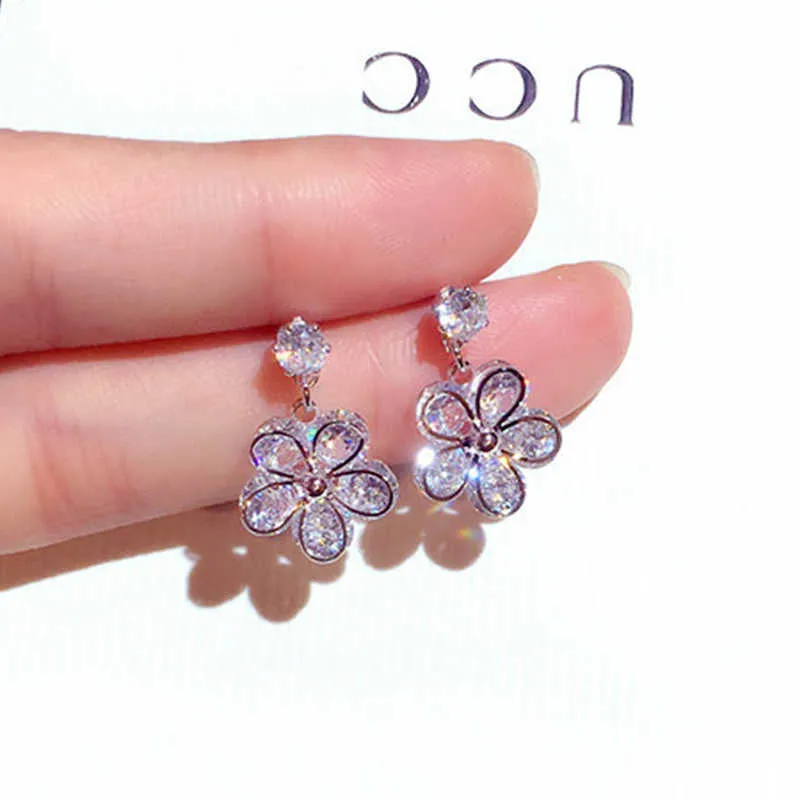 Charm Cute Tiny Bling Crystal Flower Earrring Exducite AAA Cubic Zircon Stud Earring For Women Feminia Brincos Bijoux Pendant Gift G230320