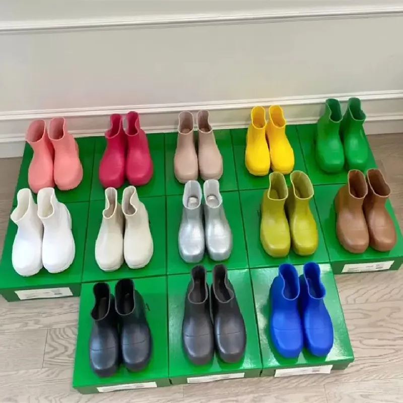 outfits with colorful sneakers