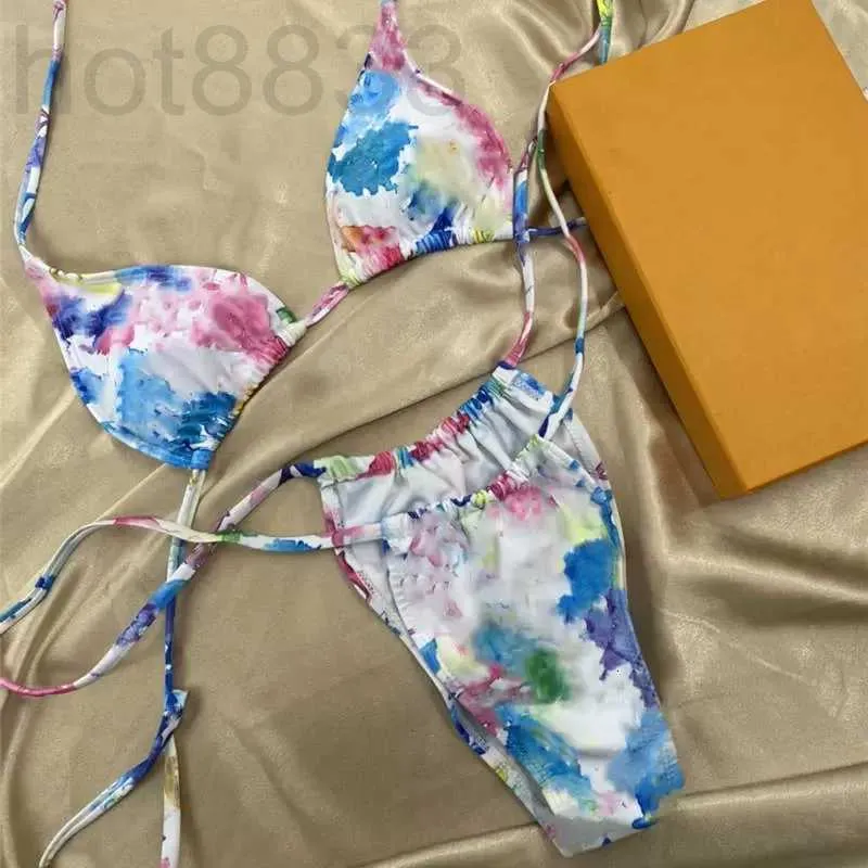 Diseñador de trajes de baño para mujer Diseñadores Bikinis para mujer Textil Dos piezas Colorido Estampado de letras Traje de baño para mujer Fiesta en la piscina sexy Traje de baño de vacaciones QBFI