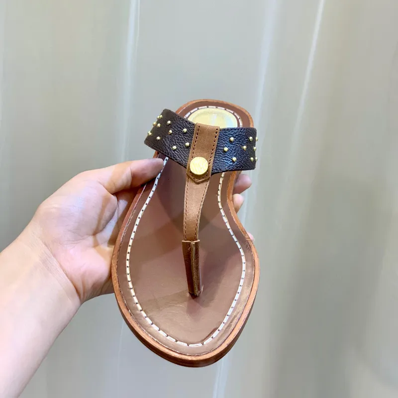 2023 Luxury Brand Designer slippers slide thong sandal brown leather letters sandals women slipper men slides waterfront rivets Beach Slippersom 35-43 with box