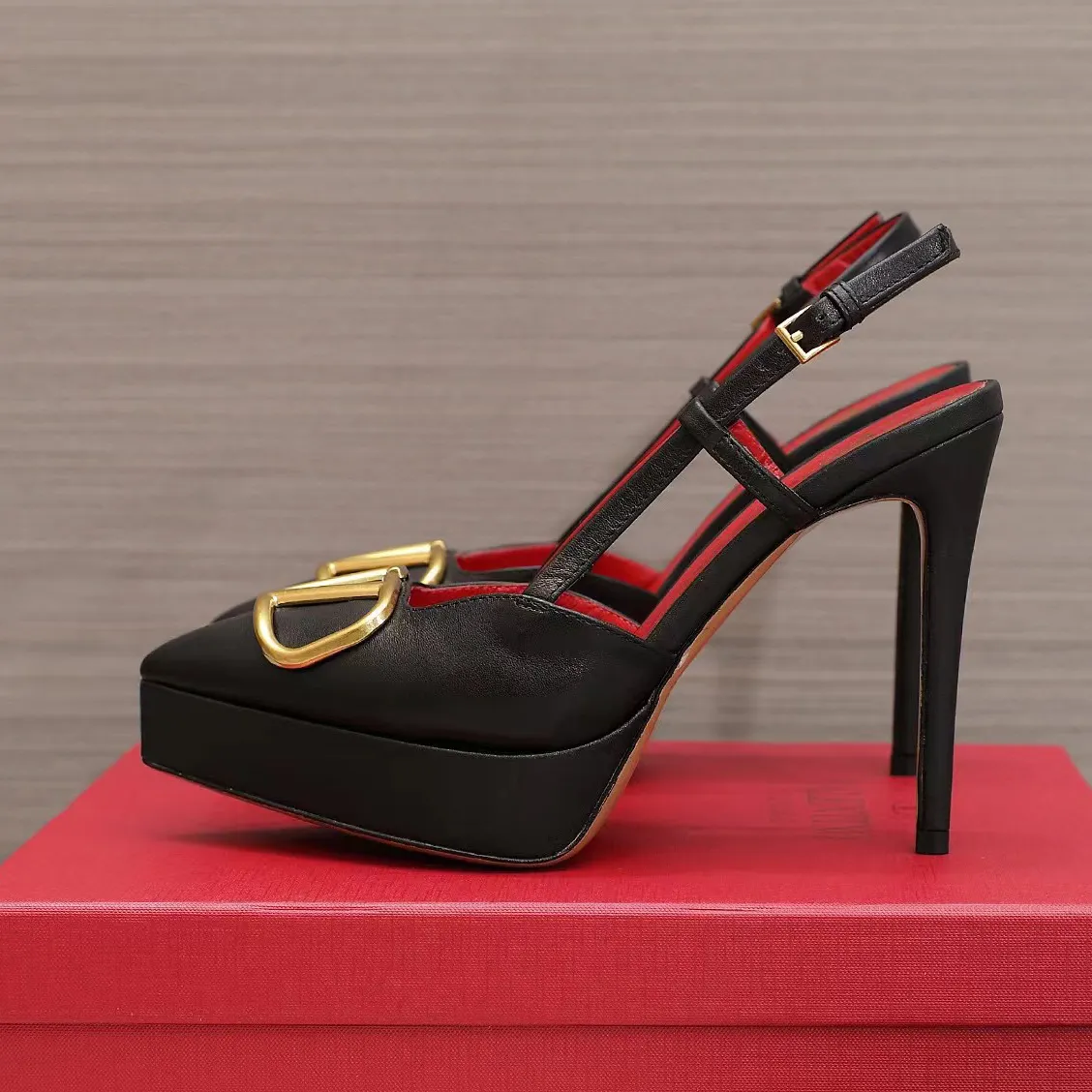 디자이너 드레스 신발 새틴 여성 샌들 샌들 플랫폼 하이힐 패션 포인트 파티 모조 다이아몬드 금속 버튼 장식 15cm 섹시한 연회 신발
