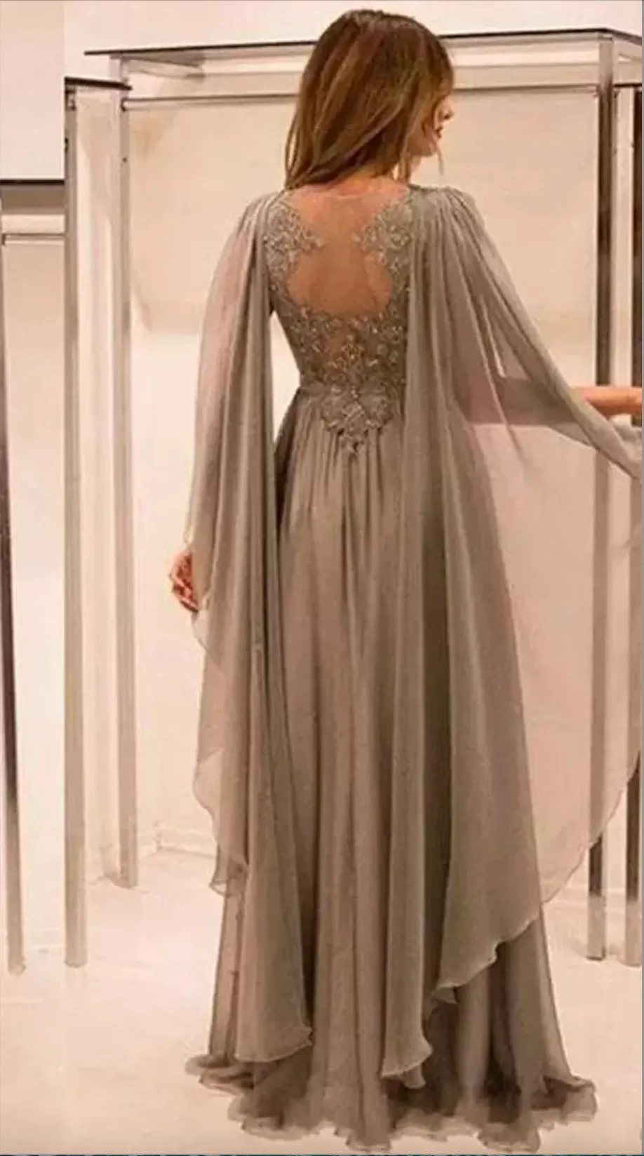 Chic Chiffon A Line Mother Of The Bride Dresses With Long Wraps Lace Appliques Beads V Neck Pleats Evening Prom Gowns Backless Floor Length Women Formal Wear