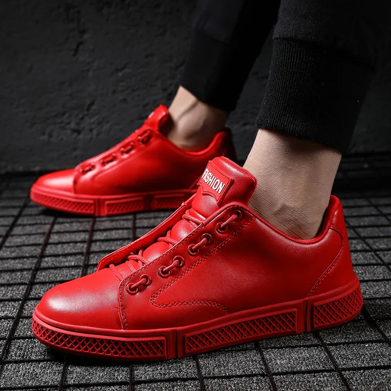 Fashion Red Sneakers Men Low top Designer Slip on Sneakers Men Flat Casual Streetwear Hip Hop Men Leather Loafers