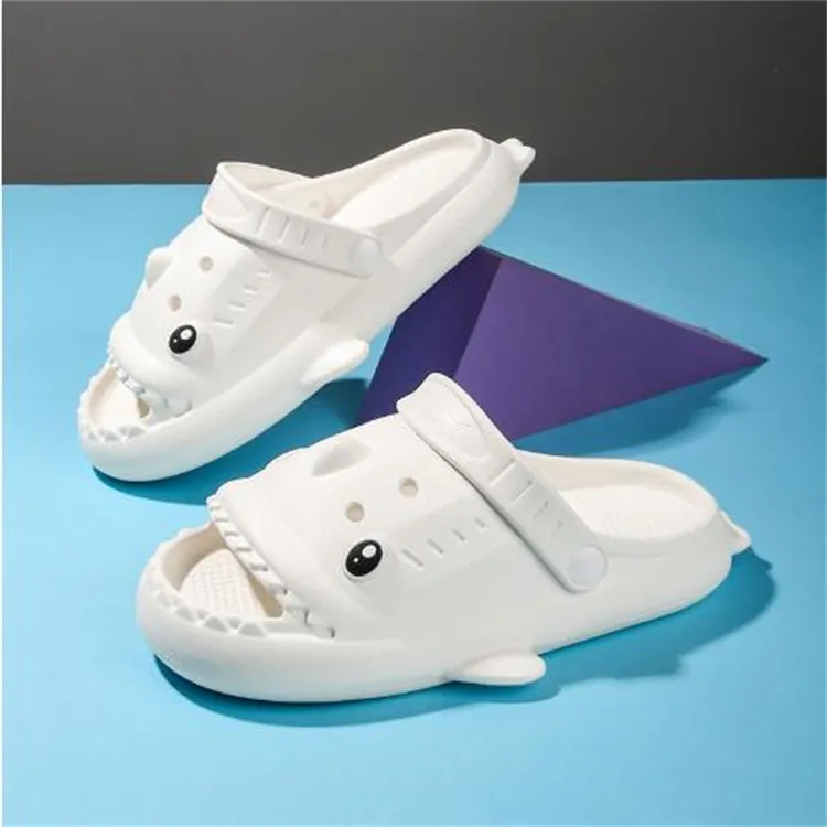 Nieuwe kinderschoenen Cartoon Slipper Sandalen Kinderen Glijbanen Schuim Slippels Boy Gril Beach Sandalen Schoen Peuter Kerstmisloper Zwart White Green Summer Slippers