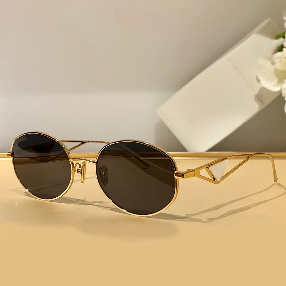 Spectacle Frames Black And Gold Round Frame Sunglasses Gucci  display picture 1