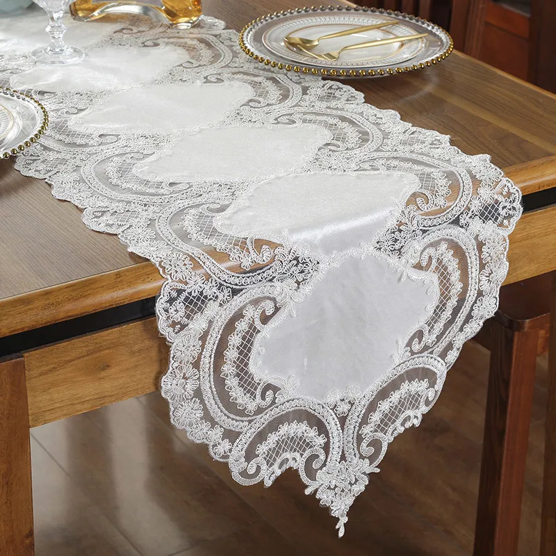 Chemin de table Fier Rose Luxe Dentelle Chemin de Table Nappe TV Cabinet Couverture Tissu Brodé Table Basse Drapeau De Mariage Décor Blanc 230322