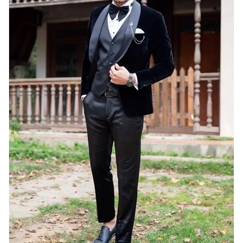 Smoking da sposa nero alla moda Abiti da sposo 3 pezzi Abiti da uomo slim fit Scialle Risvolto Prom Party Blazer Groomsmen Abito da sera Giacca di velluto Pantaloni Gilet