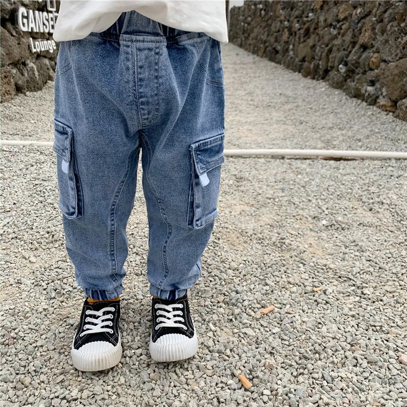 Jeans DFXD Spring Baby Boys Cargo Jeans Pants Cotton Casual Long Straight Children Denim Trousers Boys Clothes Fashion Clothing 230322
