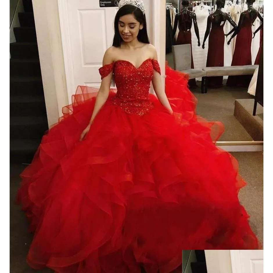 Quinceanera -jurken klassiek Red Off Shoder Ball Jurk Cascading Ruffles Sweep Train Beads Prom Party Jurken voor Sweet 15 afstuderen Dr Dh6k0