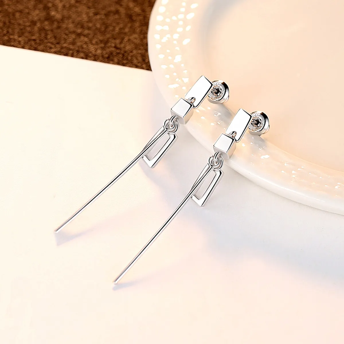 Europeiska varumärken Geometrisk design S925 Silver Dangle Earrings Designer Luxury Exquisite Long örhängen Premium smycken Valentins dag gåva