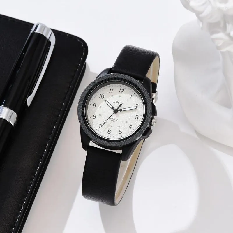 腕時計女性の時計ファッションメンズクォーツウォッチレザーバックルストラップラウンドクロック女性luxe femme wrist d sale reloj