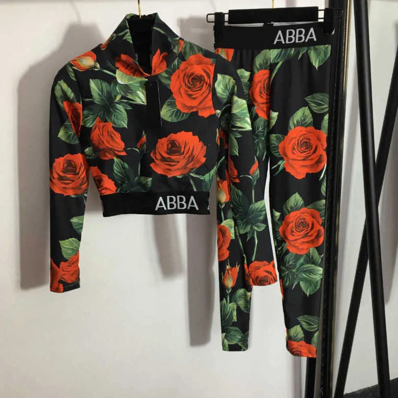 23SS مصممة للنساء العلامة التجارية اليوغا المسارات Rose Print Stand-up Stand-Up Long Sleeve Top Stretch Strild Slim Leggings مجموعة ملابس نسائية عالية الجودة A1