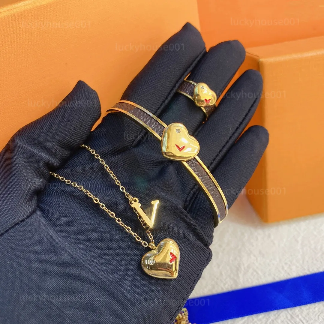 Charmant Bracelet d'amour pour femmes, manchettes en or et diamant, pendentif en acier inoxydable, classique, large, ensemble de bijoux de fête de fiançailles, accessoires S302