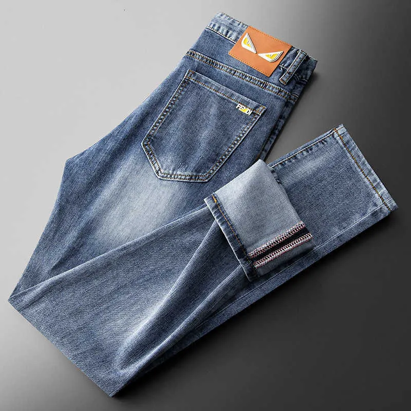 2023 lente/zomer lichtblauwe jeans modehardware decoratie elastische slanke fit kleine voeten denim broek mannen