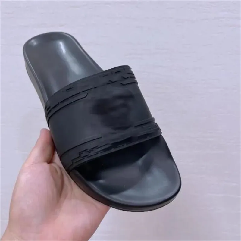 Lyxiga designerskor rutschkana tofflor sommar sandaler män strand inomhus platt flip flops leatherlady dam mode klassiska skor dam storlek 35-45 med box dammpåse