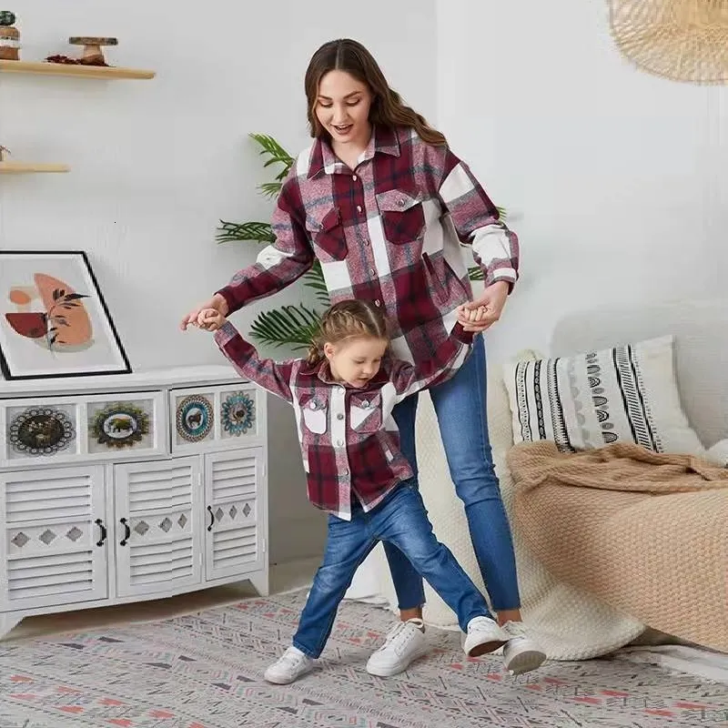 Família combinando roupas, mãe xadrez, filha de blusas de manga comprida mamãe e eu roupas etono outono mãe bebê garotas t camisetas vestidos 230322