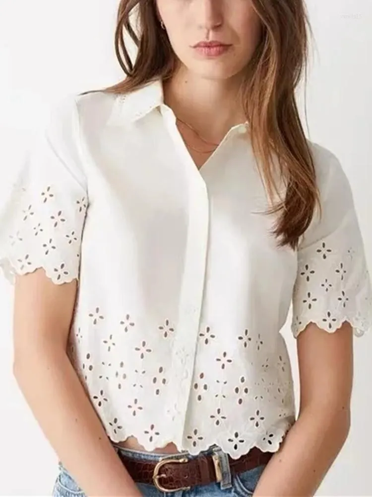 Blouses pour femmes 2023 femmes évider broderie Blouse dames à manches courtes Chemise simple boutonnage dentelle garniture col chemise et hauts