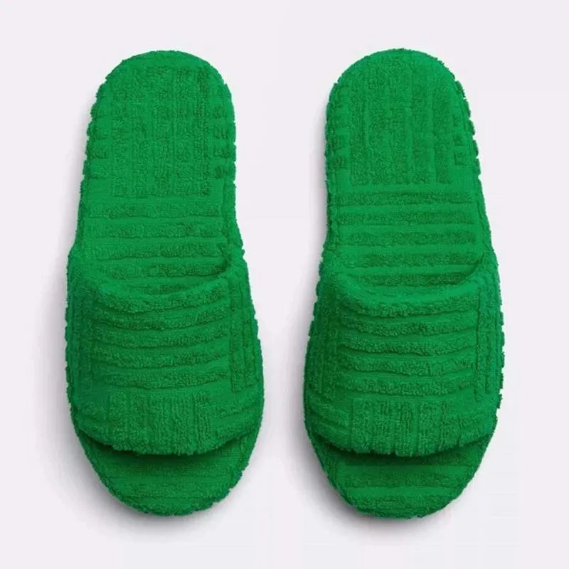 شتاء أخضر جديد للعلامة التجارية للنساء النعال أزياء الفراء شرائح ناعمة وحيدة الراحة المفتوحة في إصبع القدم الوجه يتخبط