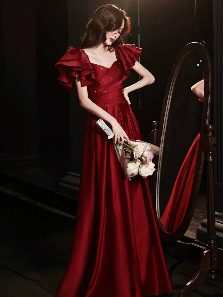 Robes de bal gracieuses vin rouge col en V princesse corset perle manches évasées satin une ligne à volants soirée robes de soirée de célébrité, plus la taille