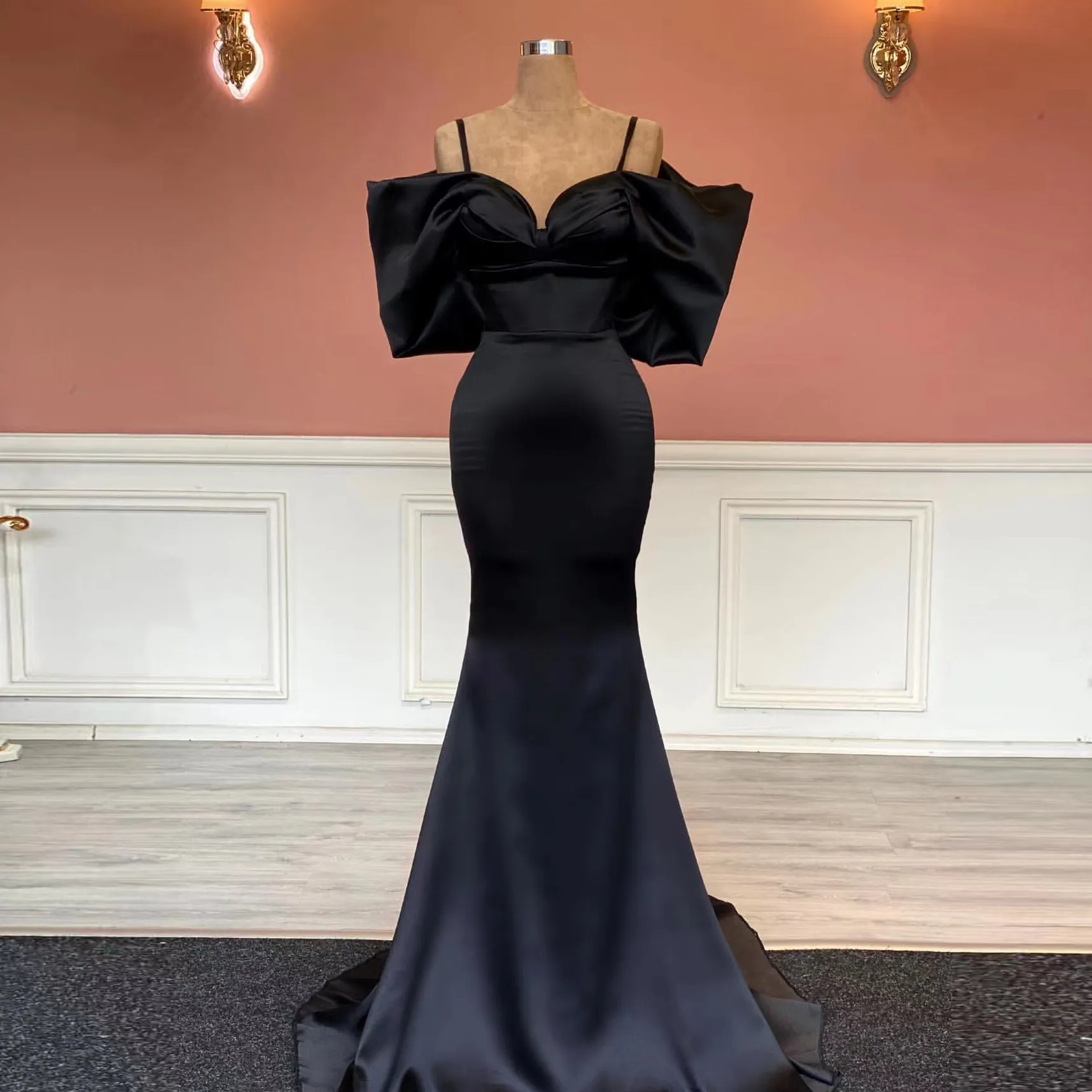 Élégant noir sirène robes De bal Satin sans bretelles pli étage longueur formelle fête robe De soirée Vestido De Fiesta pour les femmes