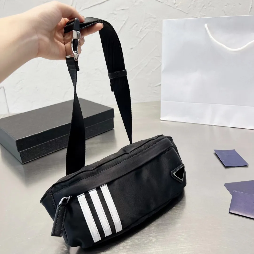 Luxury Designer Triangle Bum Bag For Women And Men Fashionable