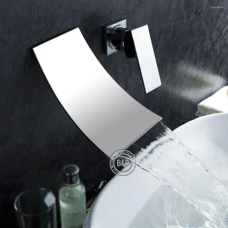 Badrumsvaskkranar Bakala Enkel handtag Chrome Finish Waterfall Basin -kran Väggmonterade kranar