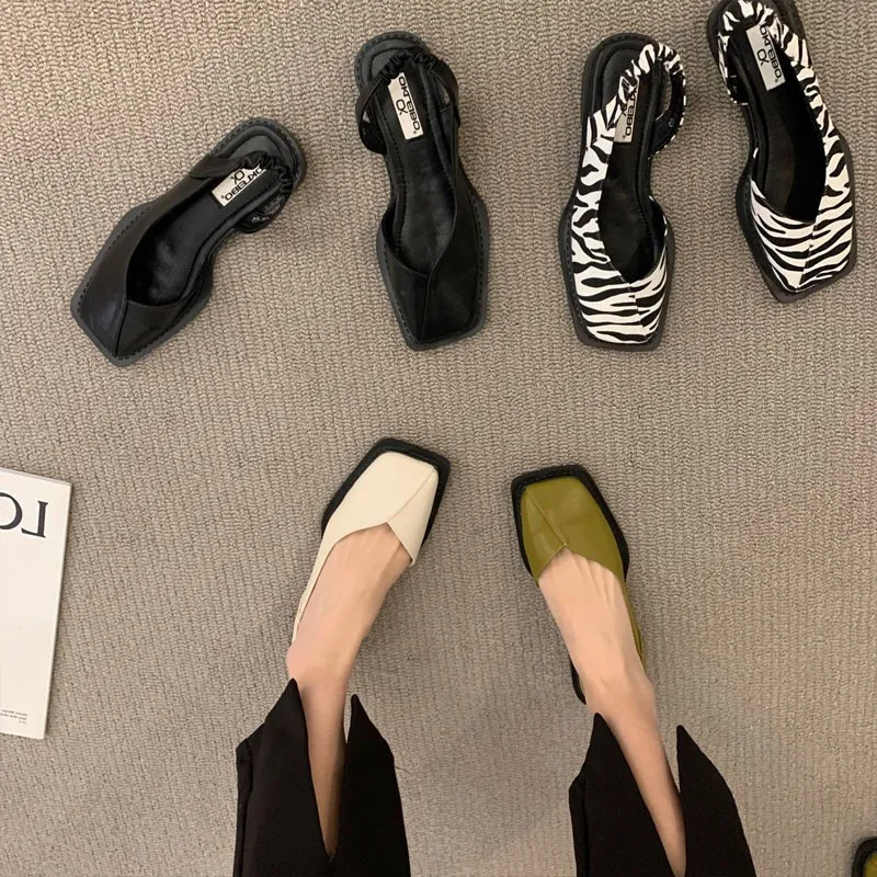 Schoenen met hoge hakken dames Franse vierkante dikke schoenen 2023 nieuwe sandalen Baotou oplegger