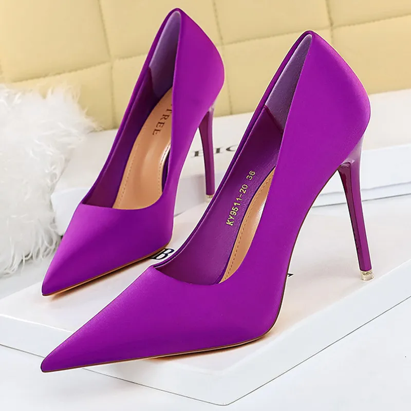 Sapatos de vestido Bigtree sapatos de cetim mulheres bombas roxo salto alto moda mulheres sapatos stiletto luxo sapatos de festa mulheres saltos 230323