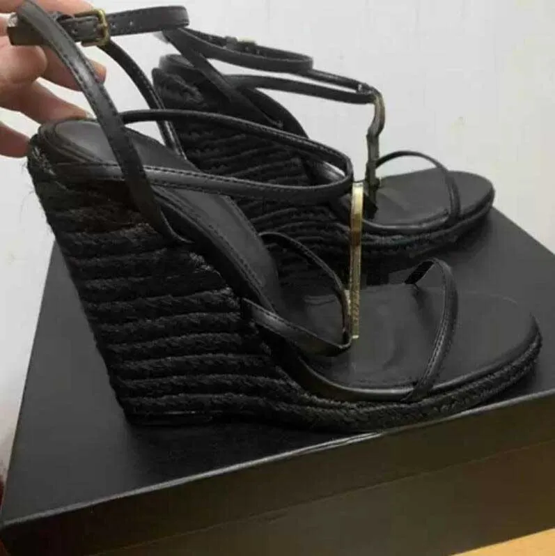 2023 Femmes Chaussures Compensées Sandales Talons Sandales Designer Top Qualité T-strap Escarpins À Talons Hauts Dames Robe En Cuir Verni Chaussure Unique Sans Boîte