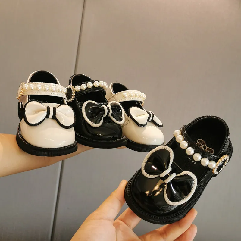 First Walkers Spring Autumn 0-3Y Kids Girls Leather Shoes with Bow Pearls Beading Princess Cute Soft Children Flats Baby Prewalker Shoes 230323