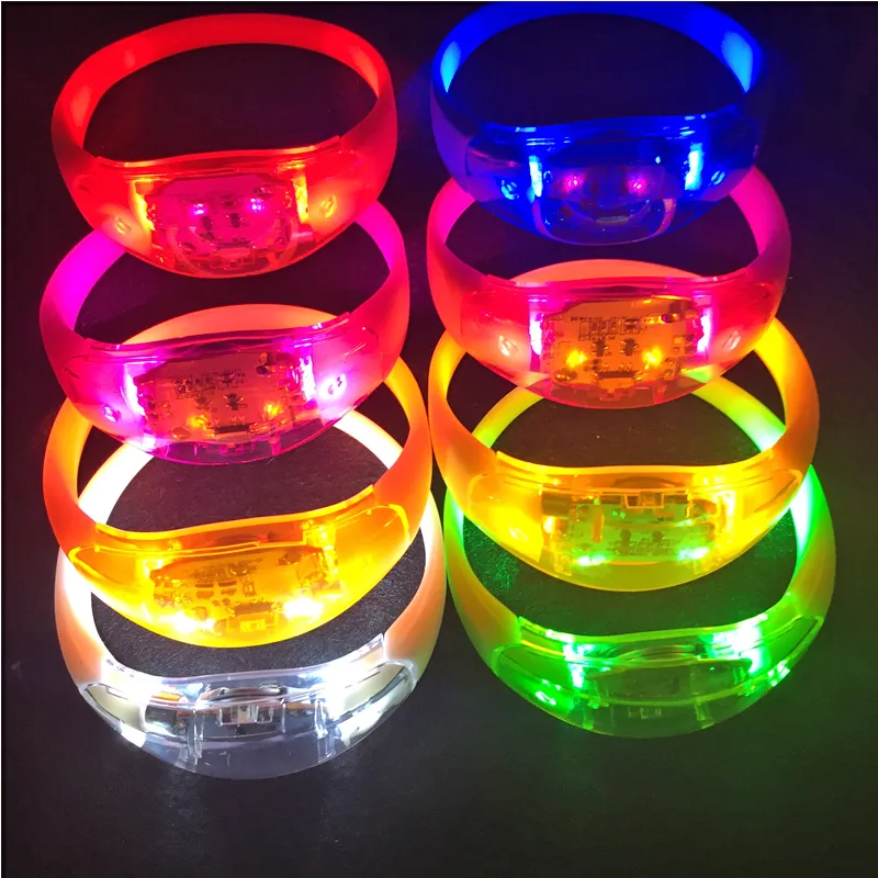 Bracelets de contrôle sonore activés de la voix Supplies de fête festive clignotant le bracelet à LED de silicone Bracelet Bangle de Noël Décoration de mariage du Nouvel An