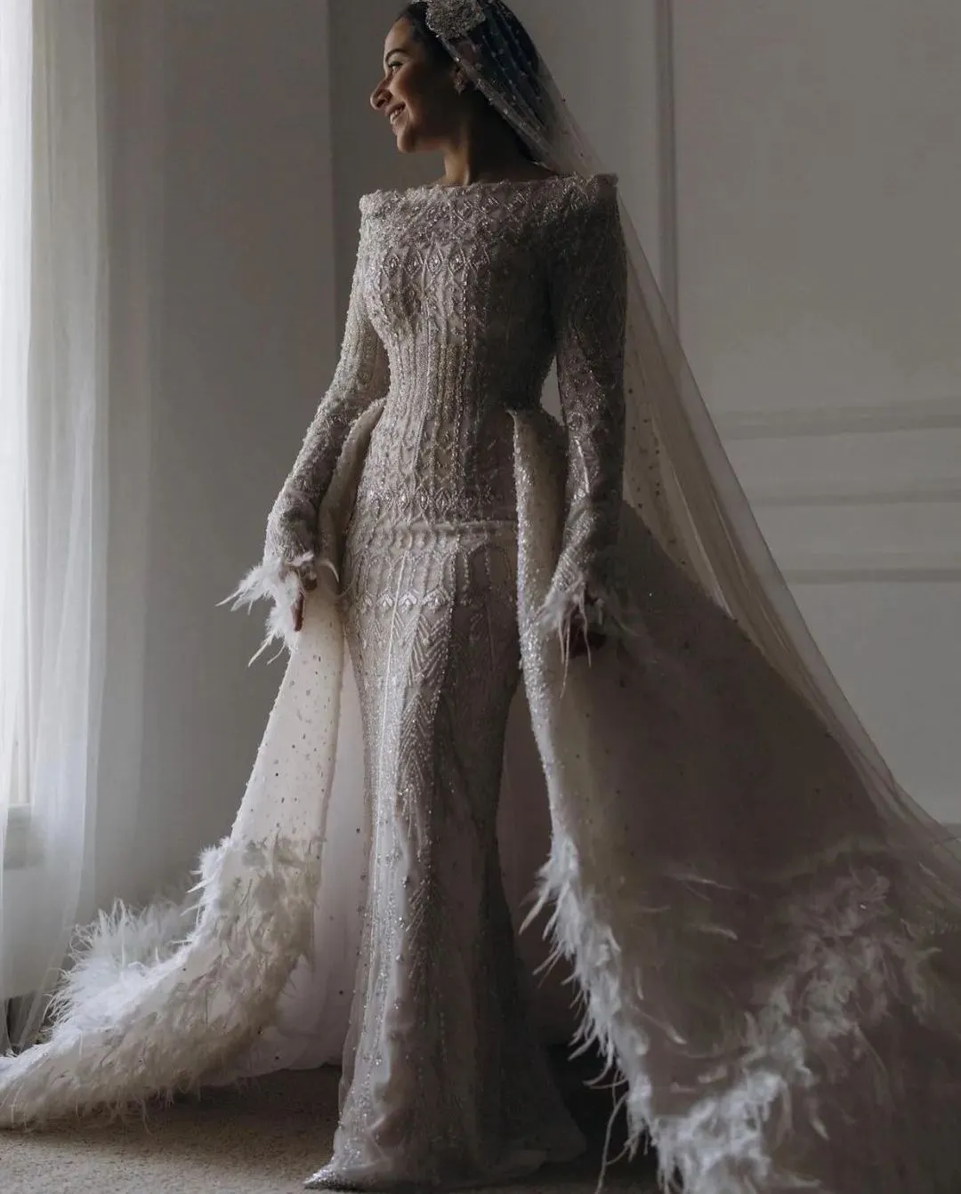 Luksusowe sukienki ślubne syreny długie rękawy Wysokie szyję 3D koronkowe cekiny z koralikami Aplikacje Odłączane pociąg ślubne Suknie ślubne Plus Vestido de novia Custom