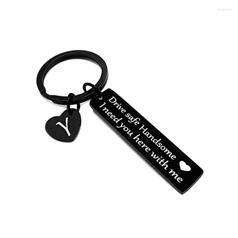 Porte-clés lettre porte-clés femmes conduire en toute sécurité beau porte-clés pour hommes en acier inoxydable anneau voiture porte-clés fête pendentif noir filles cadeau