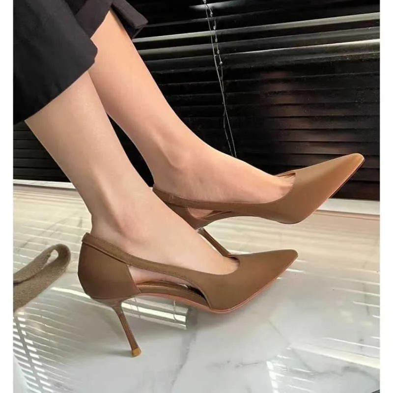 Chaussures habillées 2023 été nouvelle couleur unie talons hauts femmes en cuir souple talons minces pointu confortable ajustement jupe peu profonde chaussures simples femmes AA230322