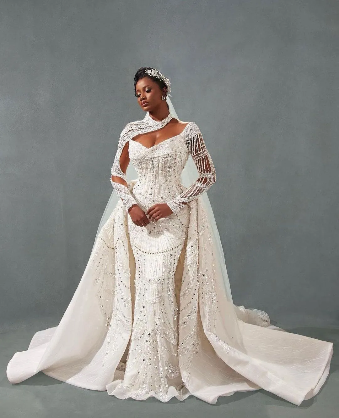 Luxury Mermaid Wedding Dresses Long Hermes V Neck Halter Appliques Sequins Pärlade avtagbara tåg diamanter 3d spets golvlängd spetsbrudklänningar skräddarsydd