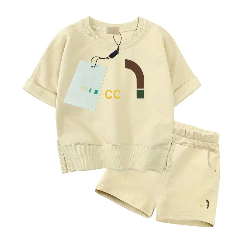 Luksusowe zestawy ubrań od projektantów dzieci T-shirt krótkie spodnie z monogramem moda brytyjska marka odzieżowa letnie dziecięce skarby i dziewczęce bawełniane dwuczęściowe