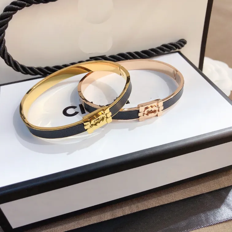 Lyxigt guldmineraliseringsarmband Märkeslogotyp armband armband dam kärleksläderarmband Designer smycken armband par familjegåva armband med ask