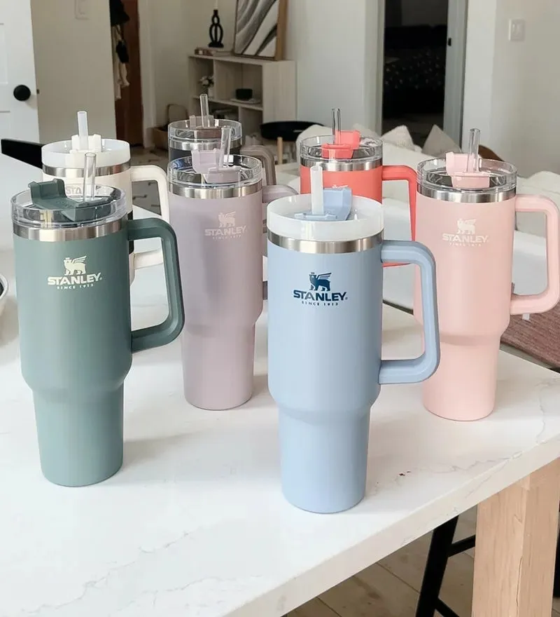 Beliebte neue 40 -Un -Pink -Griffe Bumbler Edelstahl Thermoserie Wasserflaschen Vakanne isolierte Becher mit großer Kapazität mit Logodeckel und Stroh
