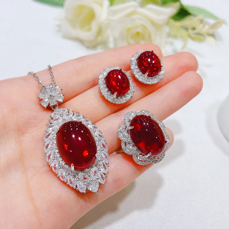 Luxe ei ruby ​​diamanten sieraden set 925 sterling zilveren verloving trouwringen oorbellen ketting voor vrouwen beloven Bijou cadeau