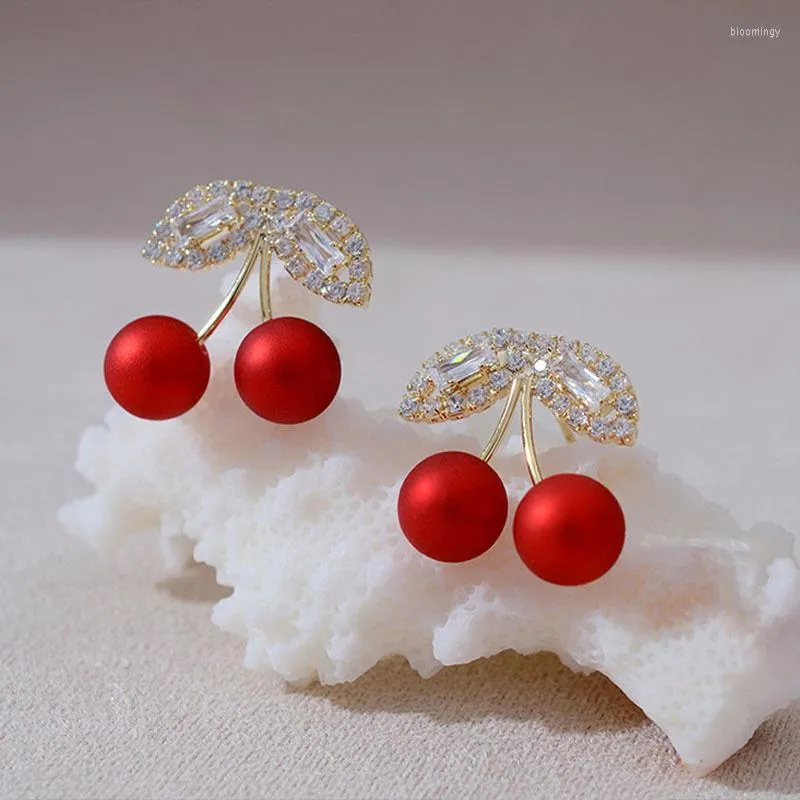 Studörhängen 2023 Trend Red Cute Cherry Cherries Liten Crystal Temperament Korean Pearl Fruit Elegant Women's Jewelry